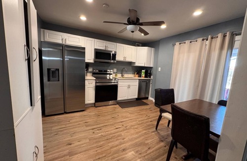 Memphis House | One of the Kind 10 BR, Estate Near Elvis Presley's Graceland, Sleeps Many.