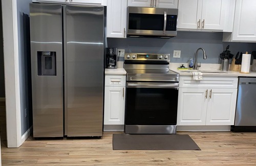 Memphis House | One of the Kind 10 BR, Estate Near Elvis Presley's Graceland, Sleeps Many.