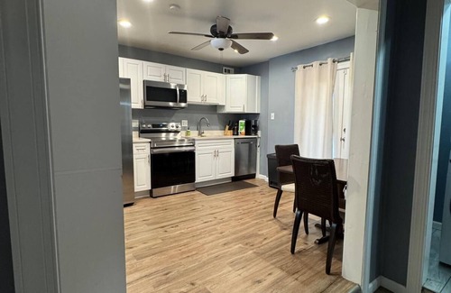 Memphis House | One of the Kind 10 BR, Estate Near Elvis Presley's Graceland, Sleeps Many.