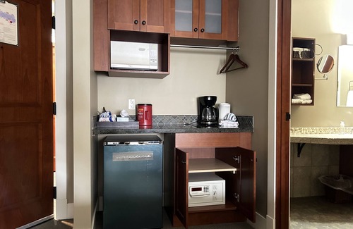Canmore Apartment | One Spacious Room with king bed & sofa bed.W/pool/tub