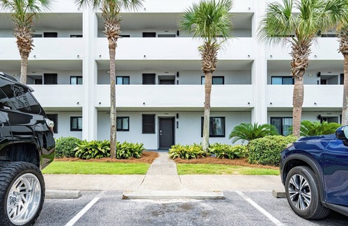 Fort Walton Beach Condo | One Step to the Beach!/Spacious Beachfront Condo