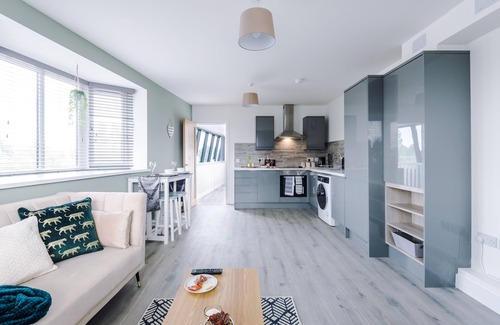 Eccles Apartment | One&Two Bedroom Luxe Apts near Trafford