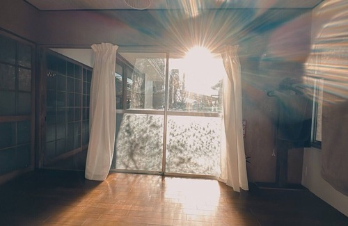 Choshi House | One-unit rental: A modern Japanese-style old minka house full of historical value. 4 minutes to the station and the sea. Pets are allowed! Popular fishing spot. Double bed & Japanese style bed, long term available.
