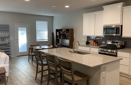 Austin House | Only 2.5 mi to Giga Texas, 3 mi to AIBA, 7 mi to COTA, 10 mi to Downtown Austin!