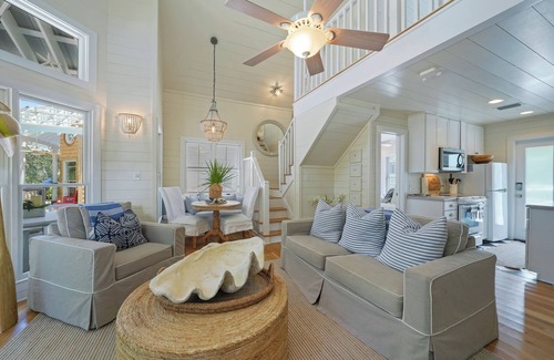 Seaside Cottage | Only 2 Min Walk to Seaside Private Beaches! Renovated home + 2 Adult Bikes!