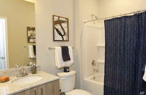 North Northwest Pensacola Apartment | Only 725 a month, shared housing, everything included, month to month.