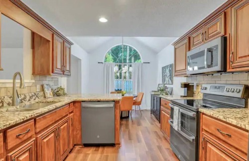 Savannah House | Only 9 Miles to Downtown! Pool Game Room Fire Pit