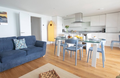 Newquay Cottage | ONSHORE 6 - NEWQUAY TOWAN BEACH VIEW, pet friendly in Newquay