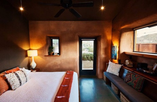 Joshua Tree Hotel | Onyx · Sacred Sands - Onyx Room