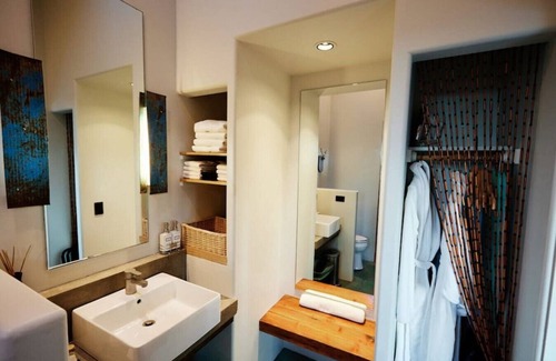 Joshua Tree Hotel | Onyx · Sacred Sands - Onyx Room