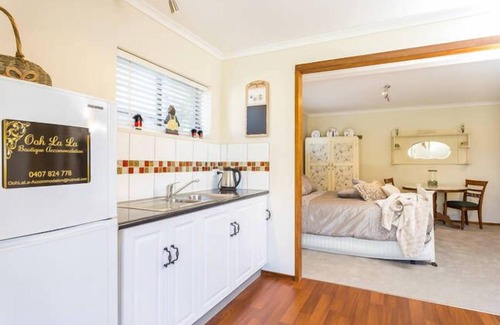 Ocean Grove Apartment | Ooh La La Boutique Accommodation - Bellarine Beach Getaway