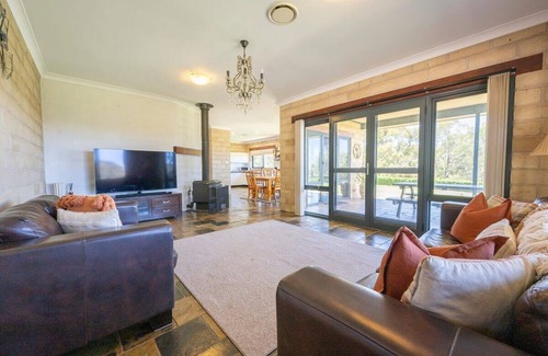 Canobolas House | Opal View - Serene Sanctuary, Close to Cadia