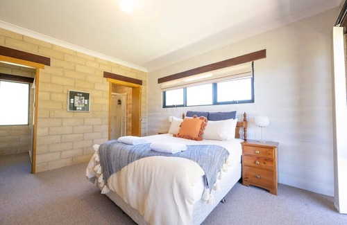 Canobolas House | Opal View - Serene Sanctuary, Close to Cadia