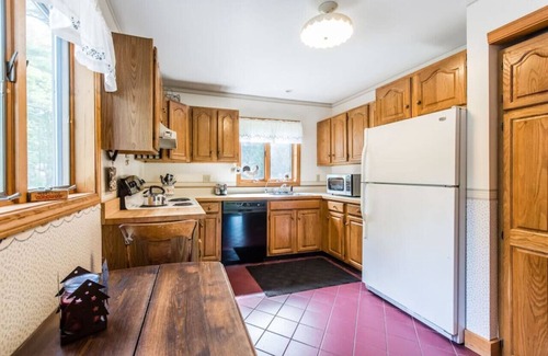 Hall Quarry House | Open and Sunny Saltbox Central to all of Acadia