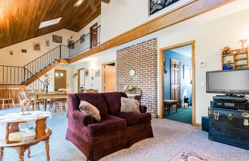 Hall Quarry House | Open and Sunny Saltbox Central to all of Acadia