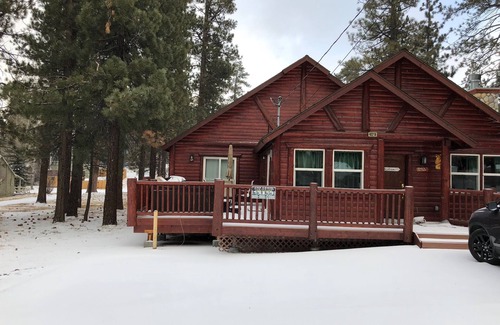 Big Bear Lake Cabin | Open Floor Plan, Perfect for Large Families. EV Charging Station on site