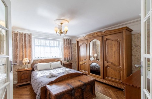 Havant House | Open Mind Property - Cottage Style Cosy House