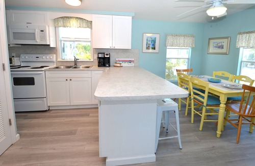 Cudjoe Key Cottage | Open Water Views 35' Dockage with Kayak & Bikes - Venture Out Unit 335