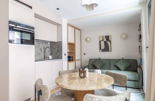 Chaussee-d'Antin Apartment | Opera - 2 Bdr/2 living rooms connecting apart.