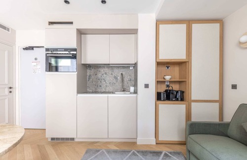 Chaussee-d'Antin Apartment | Opera - 2 Bdr/2 living rooms connecting apart.