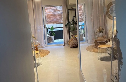 Newmarket Apartment | Opposite Sedgley Park 2 bedroom spacious apartment with 2 Queen size beds