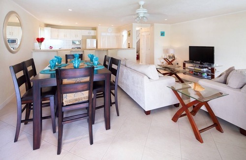 Hastings Apartment | Oppposite Beach with Pool - Margate #4