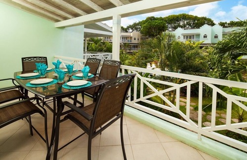 Hastings Apartment | Oppposite Beach with Pool - Margate #4