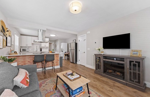 Charlotte Condo | Optimist Abode 2: Chic Stay in the Queen City, walking distance to Optimist Hall