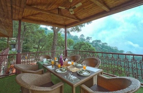 Kasauli House | Opulence Kasauli| 7 bedroom Villa | Open Theatre