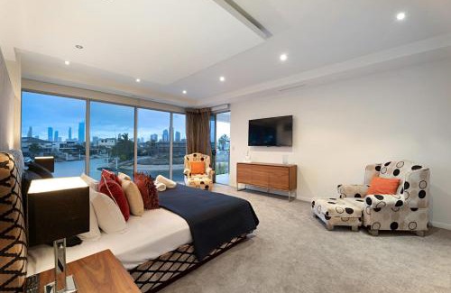 Broadbeach Waters House | Opulence on Broadbeach