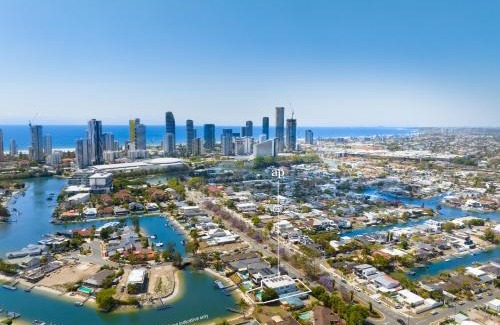 Broadbeach Waters House | Opulence on Broadbeach