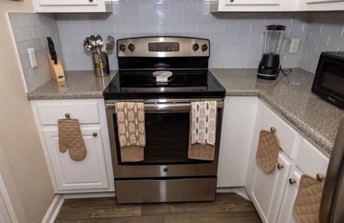 Underwood Hills Apartment | Opulent 1BR Perfectly Fit For COUPLES In MIDTOWN!