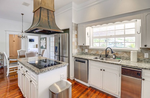Historic District House | Opulent Ocala Mansion w/Private Pool & Hot Tub!