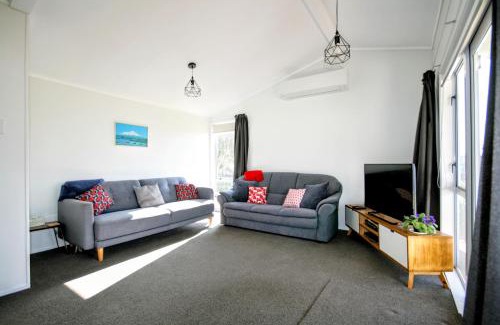 Opunake House | Opunake Break - Opunake Holiday Home