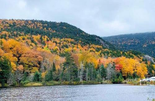 Bretton Woods Villa | OR Luxury yurt-like home in Bretton Woods with private beach firepit AC fishing and trails