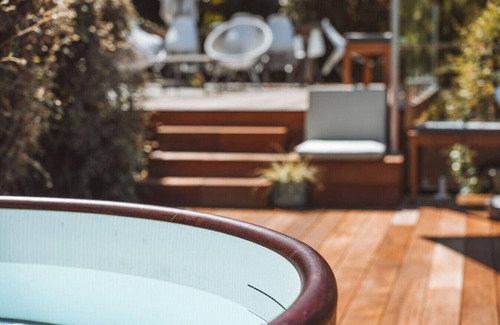 Sunshine Bay House | Ora° Retreat Bungalow Cabin Rustic Couples Retreat