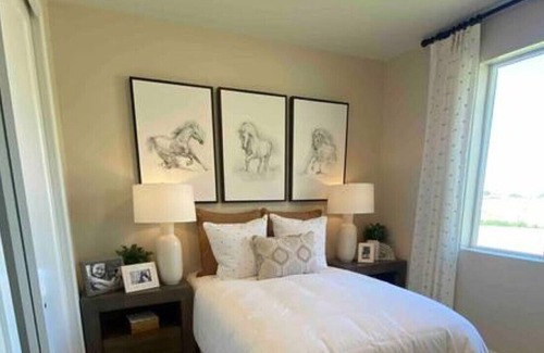 Garden City House | Orange Charmer | Central | King Beds | Screen Room