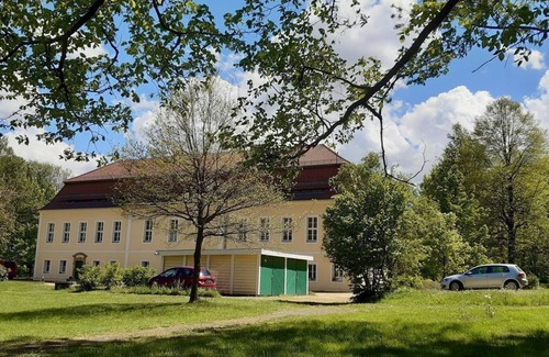 Vierkirchen Apartment | Orangery in Arnsdorf Castle Park - Holiday home