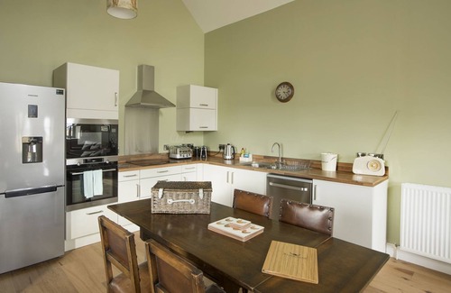Crieff Apartment | Orchard Cottage, single level Sleeps 4 with a wheelchair accessible bathroom