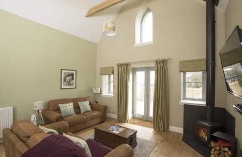 Crieff Apartment | Orchard Cottage, single level Sleeps 4 with a wheelchair accessible bathroom