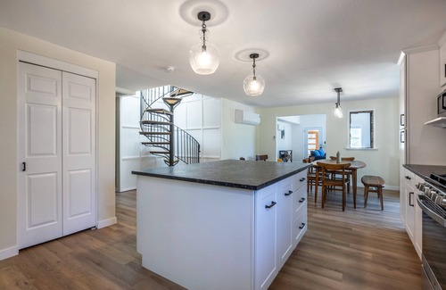 Lyle House | Orchard Haven House & Guest House, Escape to Serenity in Lyle, WA!