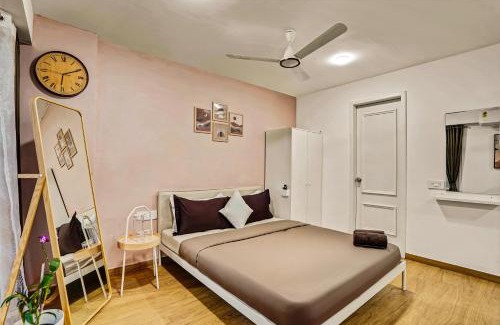 Viman Nagar Apartment | Orchid 001Airport view55 TVCoffee maker