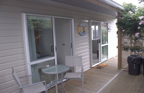 Orewa Cabin | Orewa Kiwi Cabins - Tui
