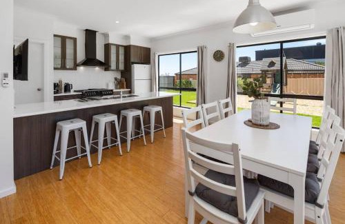 Sellicks Beach House | Oriana Grande- 5 Bdrm Sleeps 14 Beach View Wifi