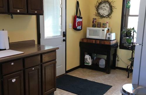 Madison House | Original cozy farmhouse homestead 2 blocks from the bike path and