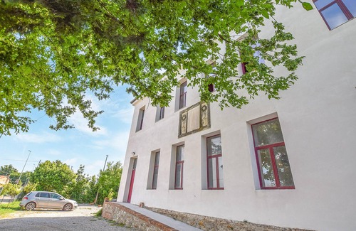 Monselice Apartment | Original vacation apartment in the classrooms of an old renovated school.