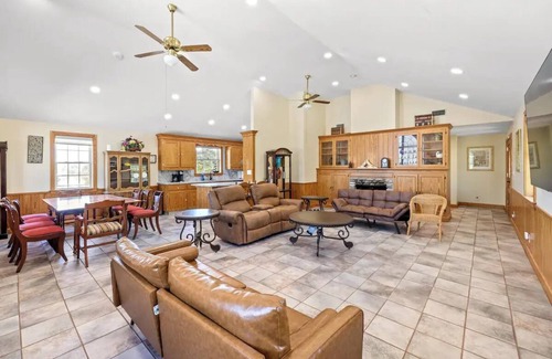 Dripping Springs House | Orion - Luxury Villa w/Pool Deck