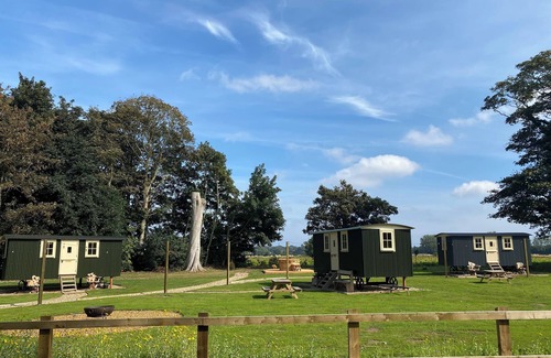 Great Yarmouth Ski Chalet | Ormesby Manor - Shepherd's hut Gamekeeper