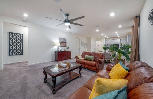 Casas Adobes Apartment | Oro Valley/Office/Fenced/2 BR 2BA/Garage