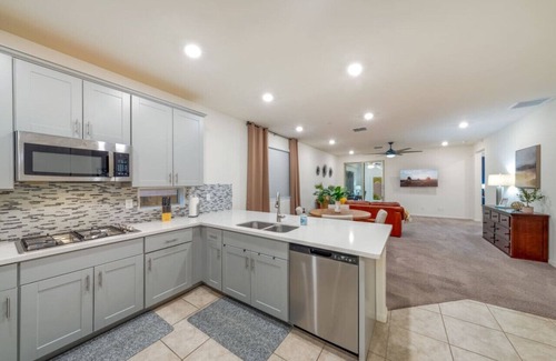 Casas Adobes Apartment | Oro Valley/Office/Fenced/2 BR 2BA/Garage